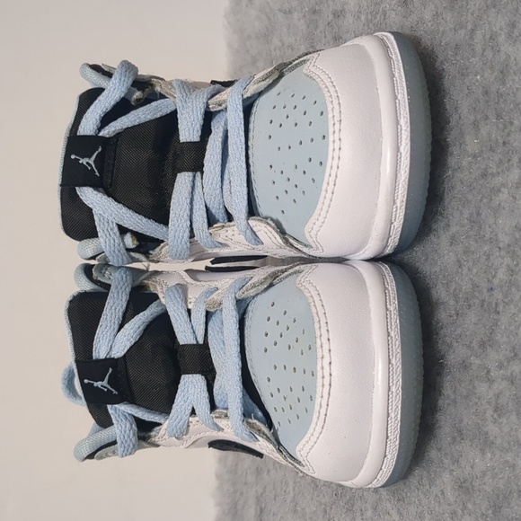 Nike air Jordan 1 Mid Ice Blue Toddler Size 6C - Picture 2 of 8